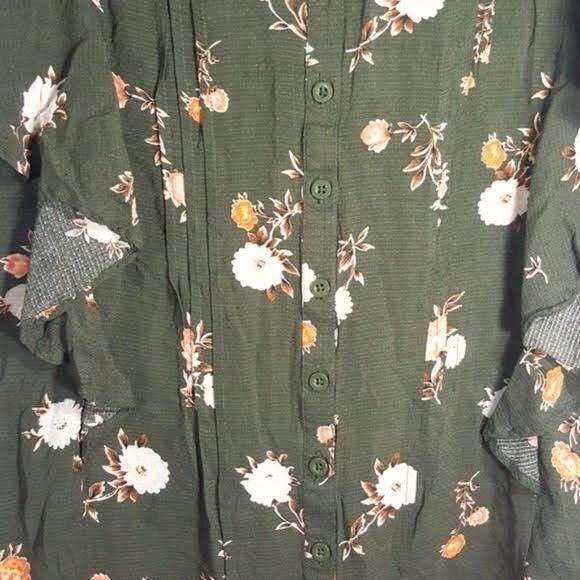 NWOT Torrid Green Floral Ruffle Button Down Top - Picture 4 of 7